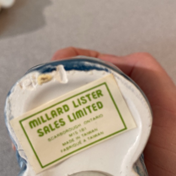 Salt and Pepper shakers. - Picture 10 of 10